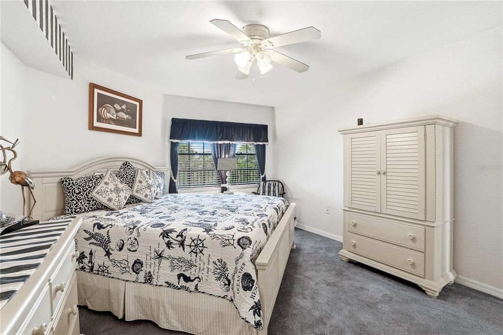 For Sale: $169,697 (2 beds, 2 baths, 1308 Square Feet)