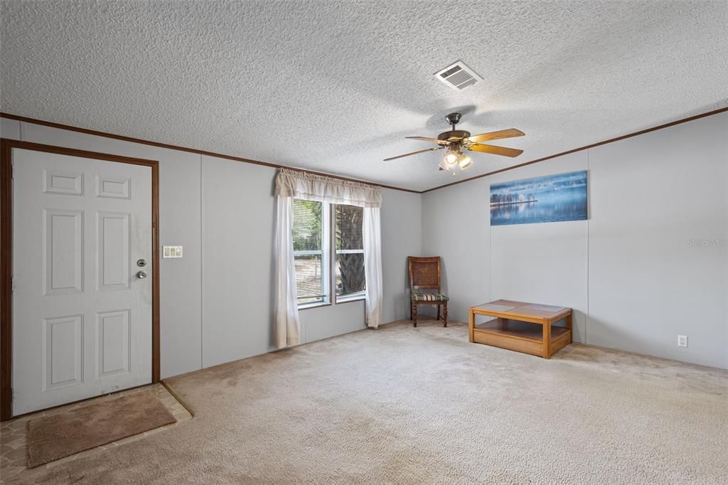 For Sale: $289,900 (3 beds, 2 baths, 1456 Square Feet)