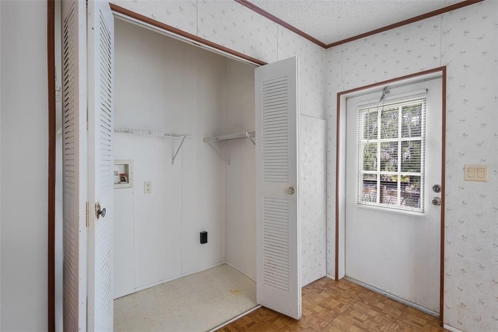 For Sale: $289,900 (3 beds, 2 baths, 1456 Square Feet)