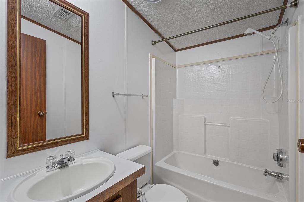 For Sale: $289,900 (3 beds, 2 baths, 1456 Square Feet)