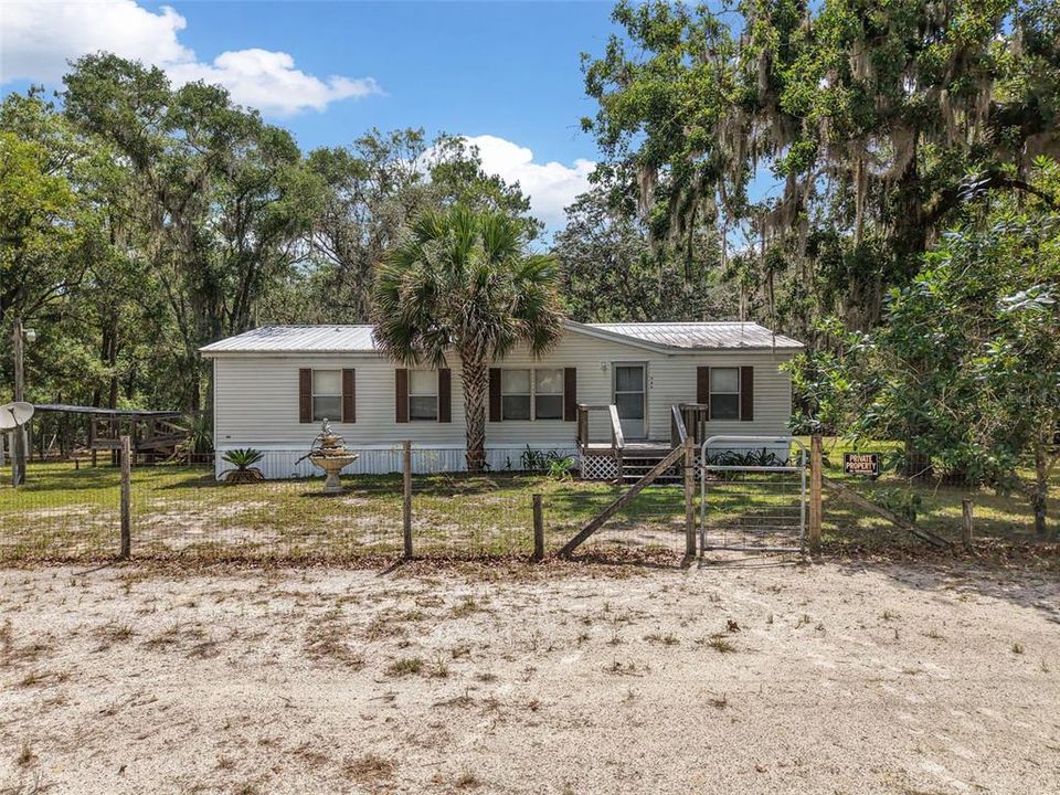 For Sale: $289,900 (3 beds, 2 baths, 1456 Square Feet)