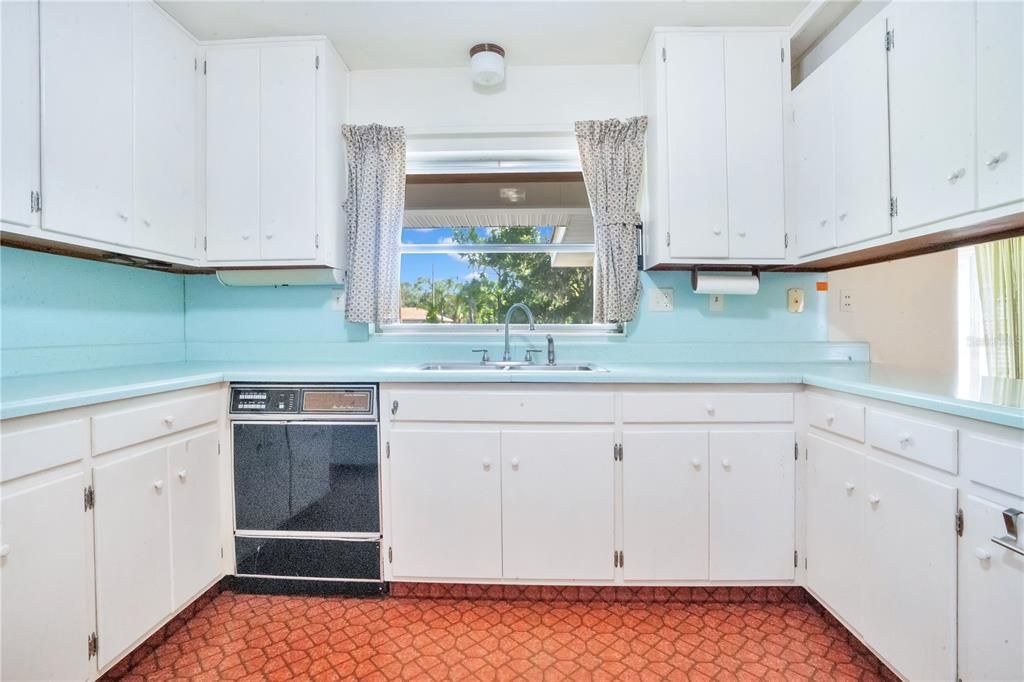 For Sale: $275,000 (4 beds, 2 baths, 2281 Square Feet)