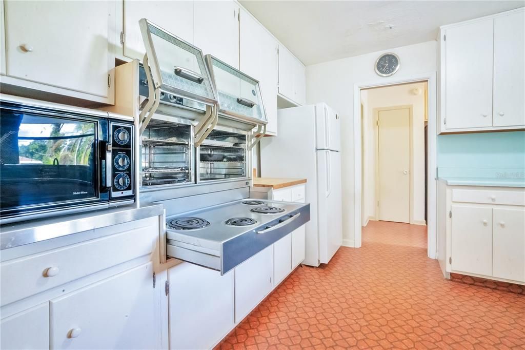 For Sale: $275,000 (4 beds, 2 baths, 2281 Square Feet)