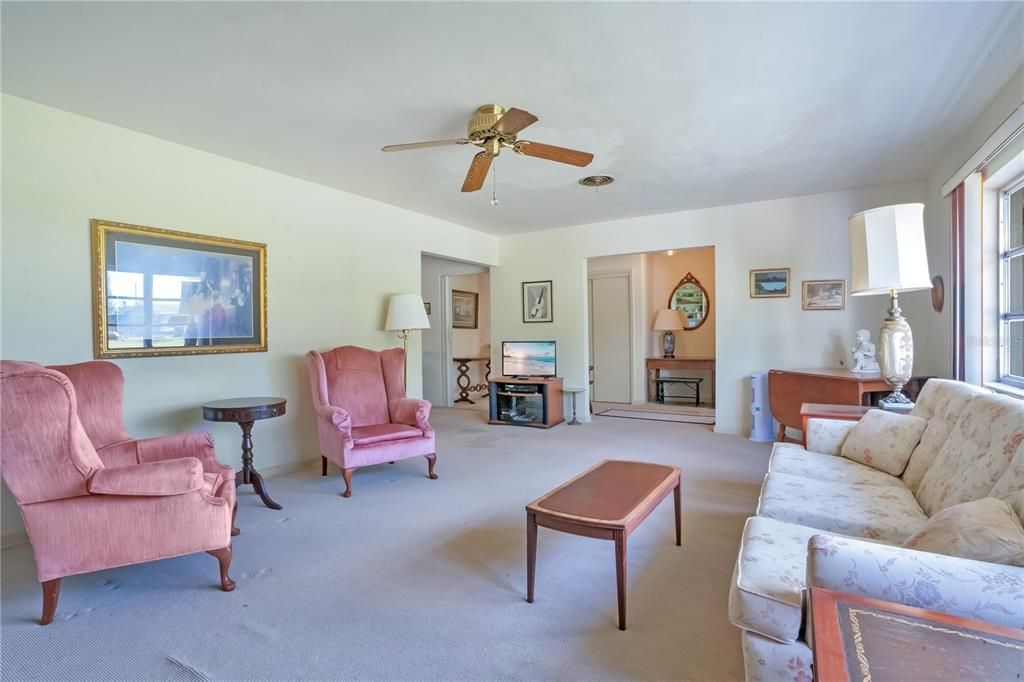 For Sale: $275,000 (4 beds, 2 baths, 2281 Square Feet)