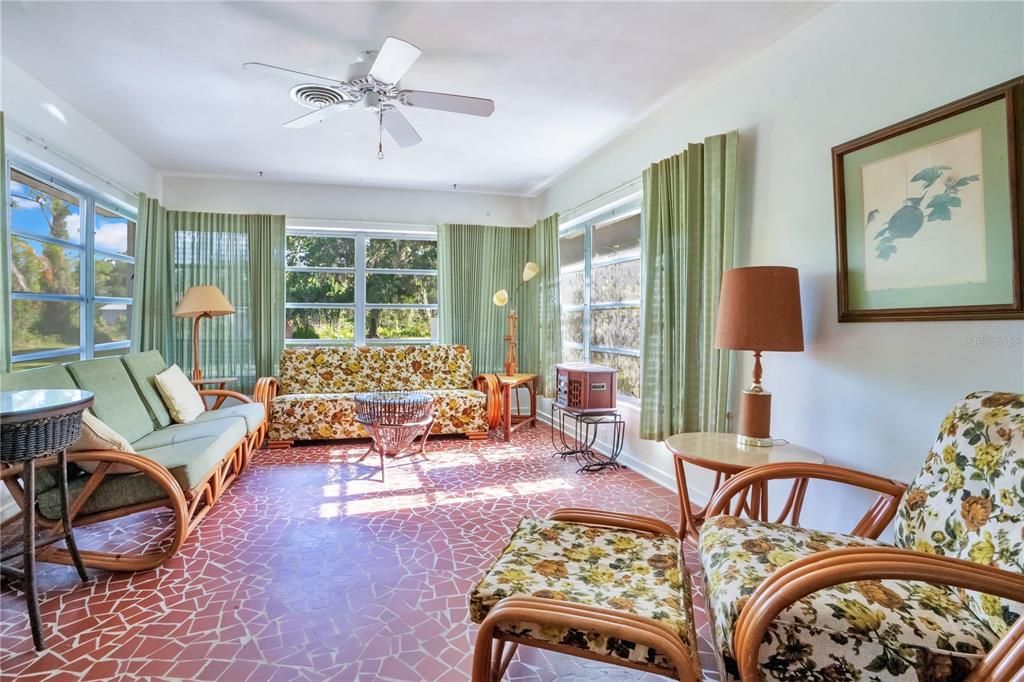 For Sale: $275,000 (4 beds, 2 baths, 2281 Square Feet)