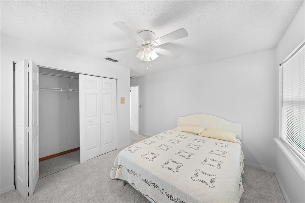 For Sale: $149,900 (2 beds, 2 baths, 924 Square Feet)