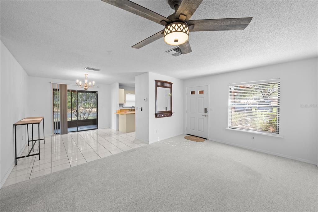 For Sale: $149,900 (2 beds, 2 baths, 924 Square Feet)