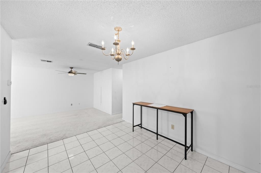 For Sale: $149,900 (2 beds, 2 baths, 924 Square Feet)