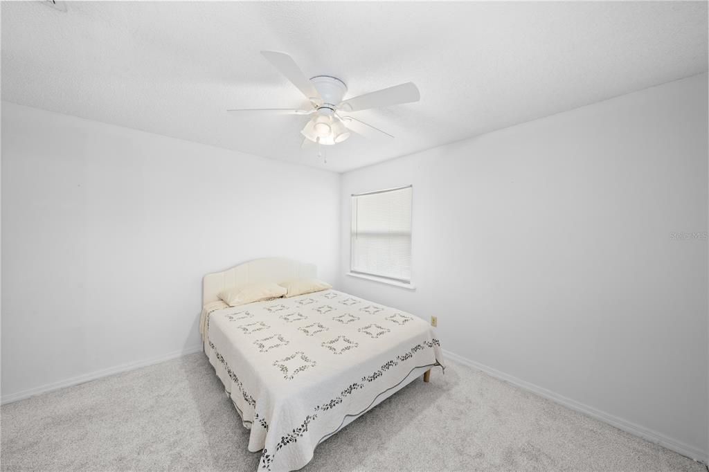 For Sale: $149,900 (2 beds, 2 baths, 924 Square Feet)