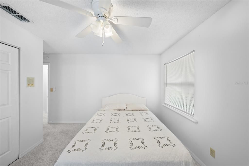 For Sale: $149,900 (2 beds, 2 baths, 924 Square Feet)