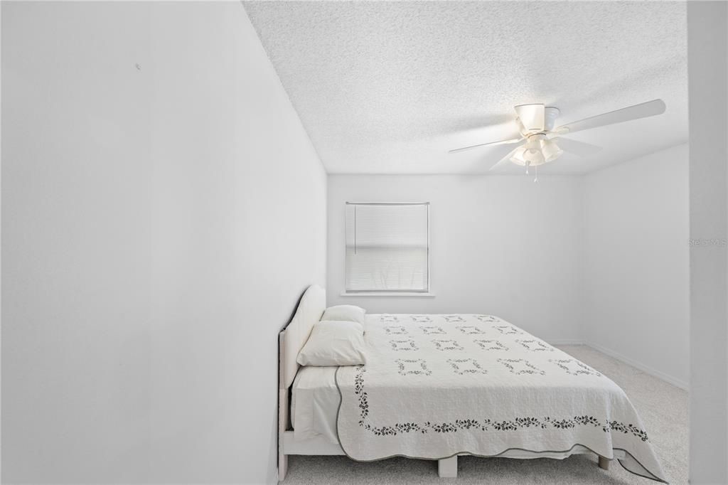 For Sale: $149,900 (2 beds, 2 baths, 924 Square Feet)