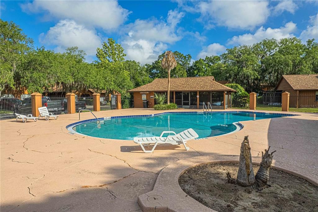 For Sale: $149,900 (2 beds, 2 baths, 924 Square Feet)