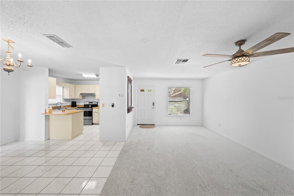 For Sale: $149,900 (2 beds, 2 baths, 924 Square Feet)