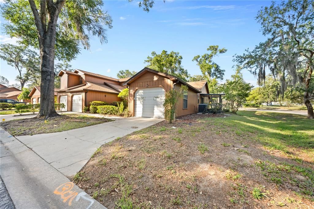 For Sale: $149,900 (2 beds, 2 baths, 924 Square Feet)