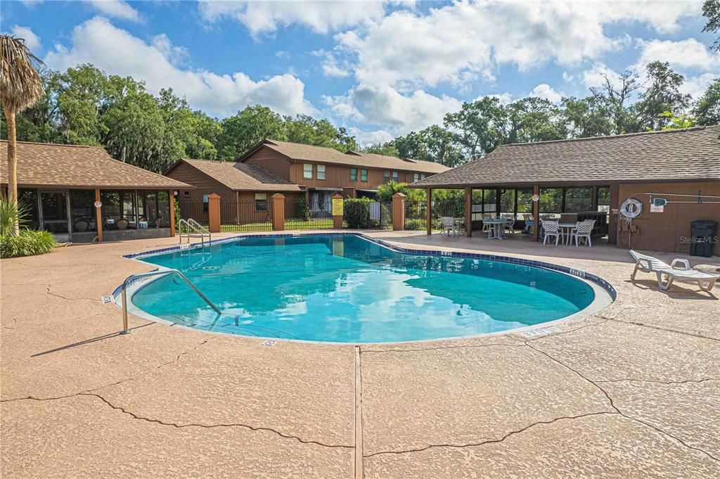 For Sale: $149,900 (2 beds, 2 baths, 924 Square Feet)