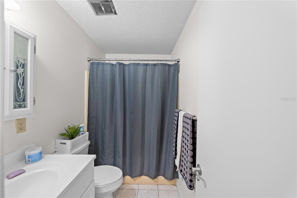 For Sale: $149,900 (2 beds, 2 baths, 924 Square Feet)
