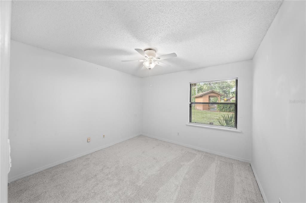 For Sale: $149,900 (2 beds, 2 baths, 924 Square Feet)