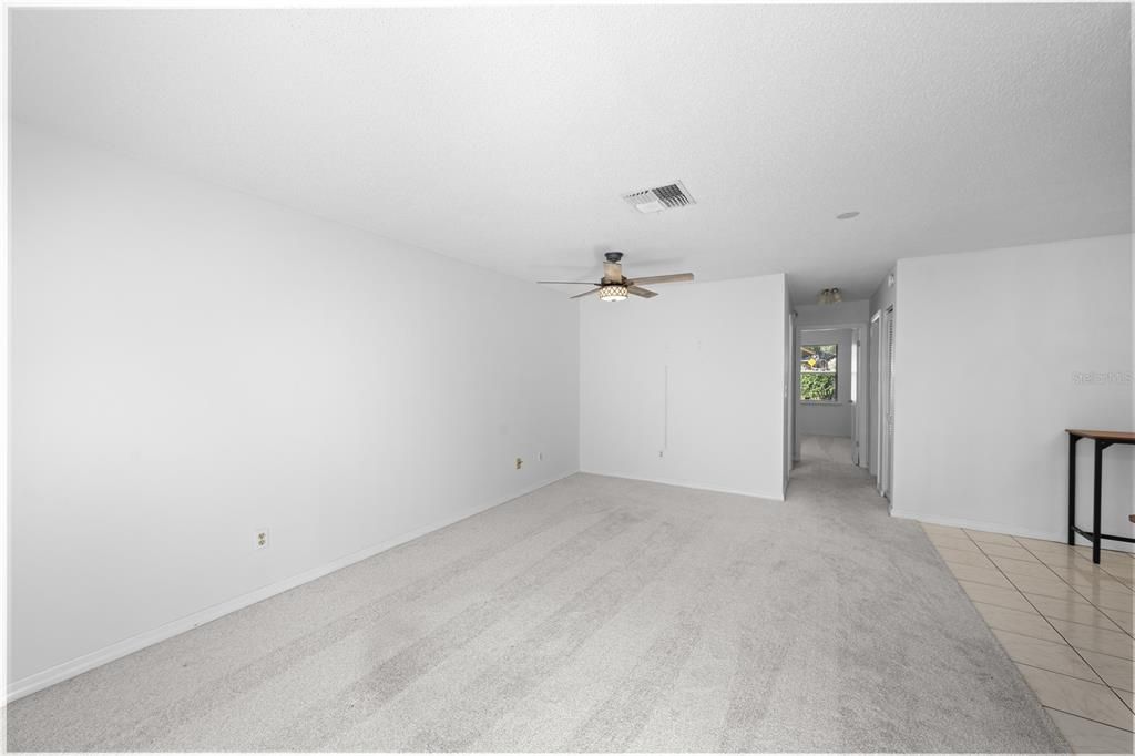For Sale: $149,900 (2 beds, 2 baths, 924 Square Feet)
