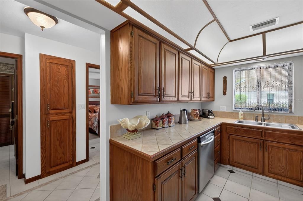 For Sale: $365,000 (2 beds, 2 baths, 1568 Square Feet)
