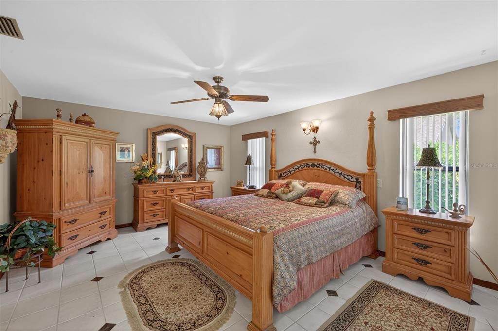 For Sale: $365,000 (2 beds, 2 baths, 1568 Square Feet)
