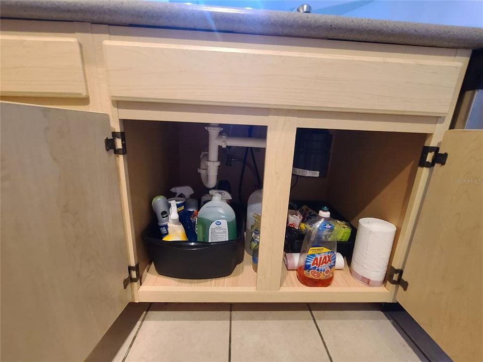 В аренду: $1,900 (3 спален, 2 ванн, 1249 Квадратных фут)