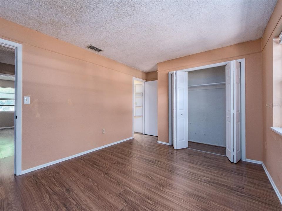 For Sale: $130,000 (2 beds, 1 baths, 970 Square Feet)