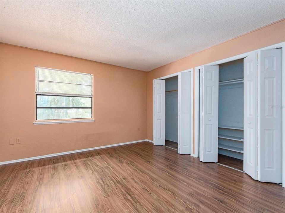 For Sale: $130,000 (2 beds, 1 baths, 970 Square Feet)