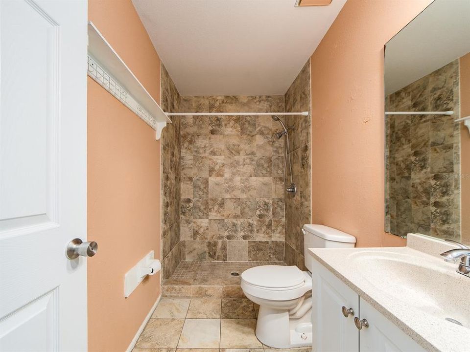 For Sale: $130,000 (2 beds, 1 baths, 970 Square Feet)
