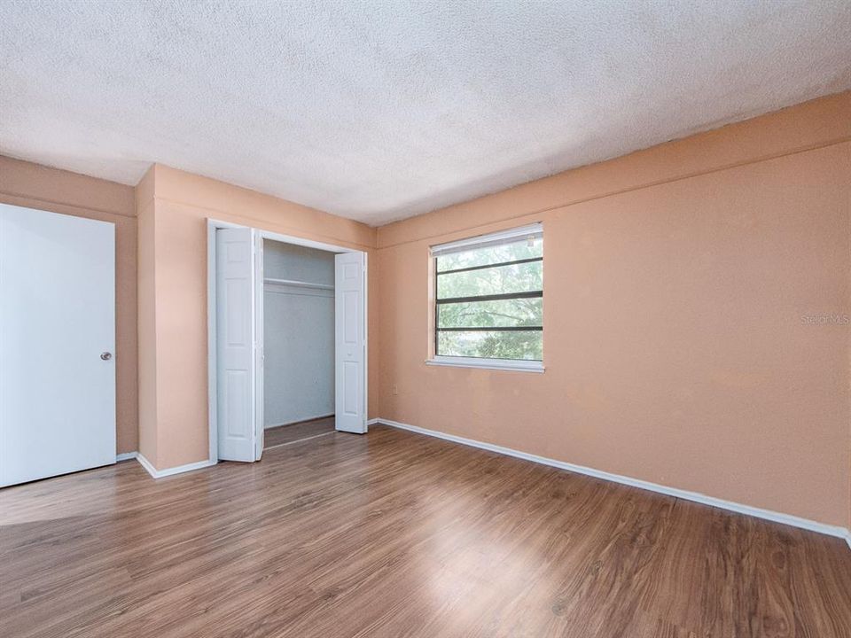 For Sale: $130,000 (2 beds, 1 baths, 970 Square Feet)