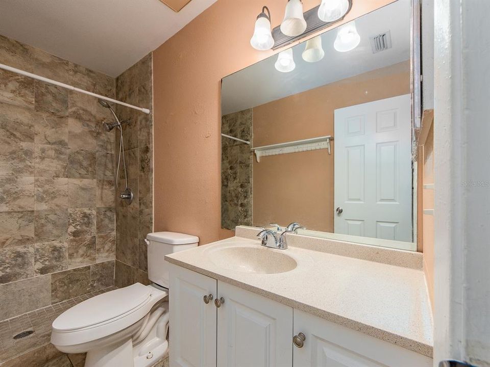 For Sale: $130,000 (2 beds, 1 baths, 970 Square Feet)