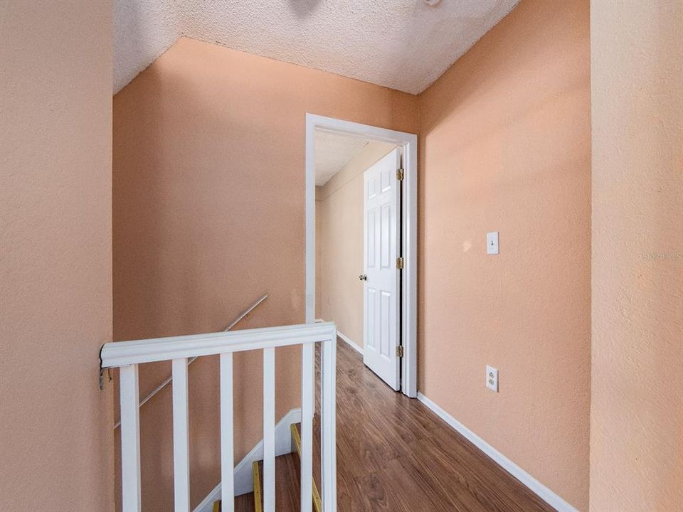 For Sale: $130,000 (2 beds, 1 baths, 970 Square Feet)