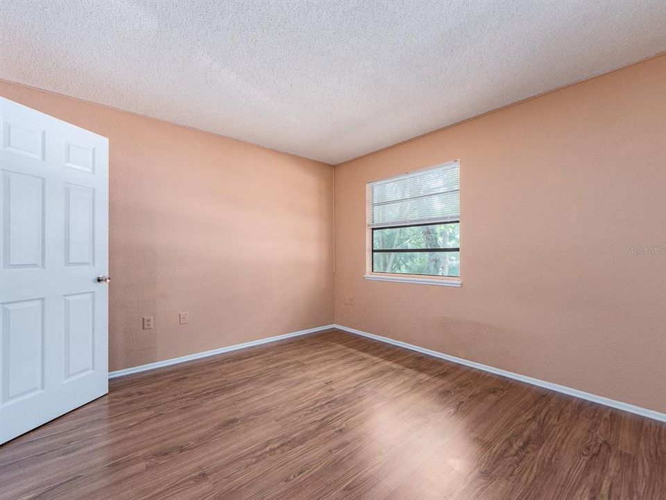 For Sale: $130,000 (2 beds, 1 baths, 970 Square Feet)