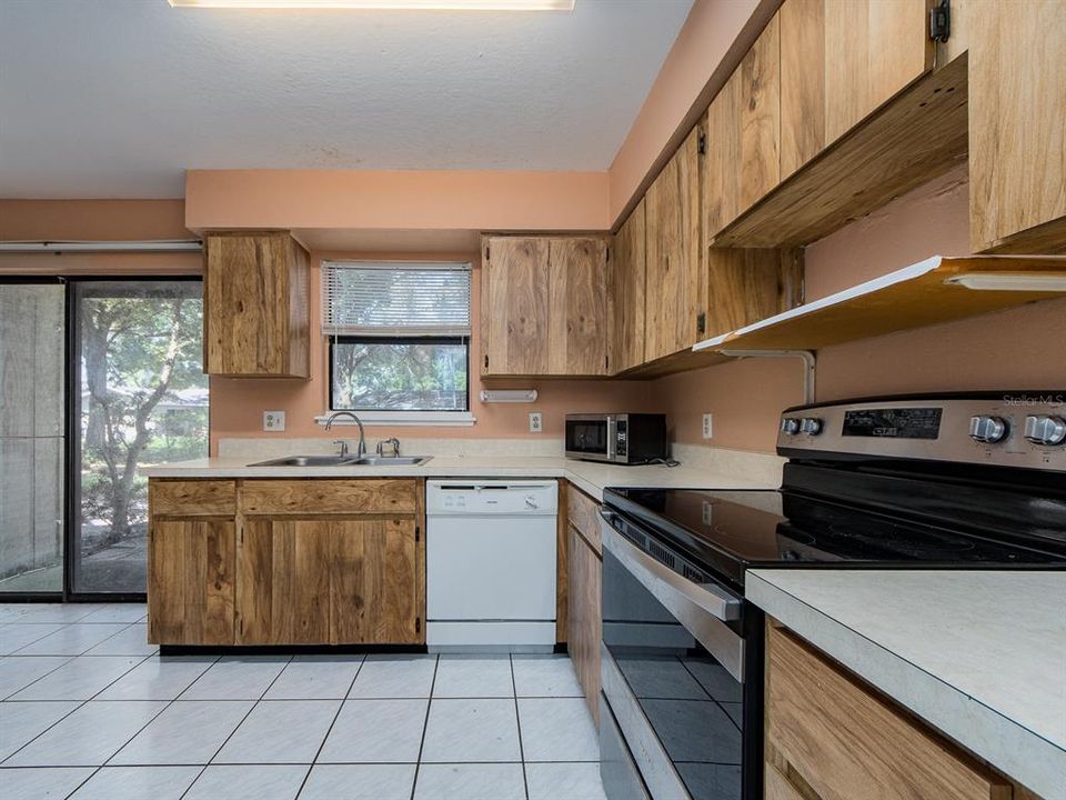 For Sale: $130,000 (2 beds, 1 baths, 970 Square Feet)