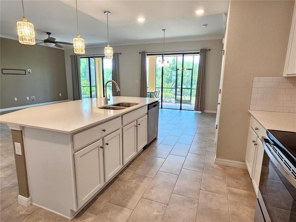 For Rent: $2,200 (2 beds, 2 baths, 1595 Square Feet)