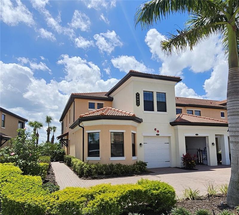 For Rent: $2,200 (2 beds, 2 baths, 1595 Square Feet)