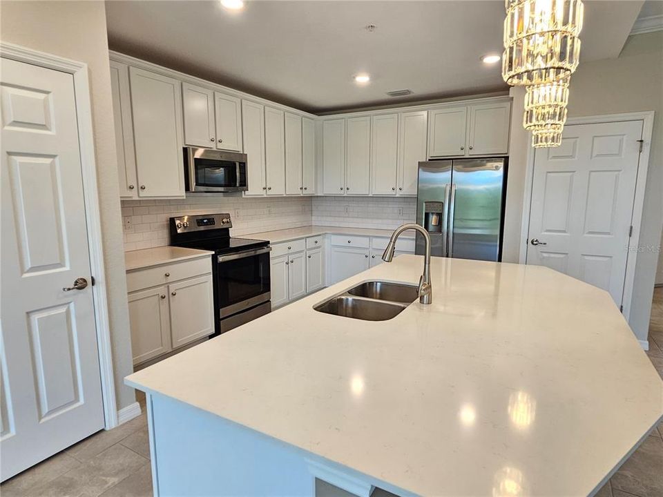 For Rent: $2,200 (2 beds, 2 baths, 1595 Square Feet)