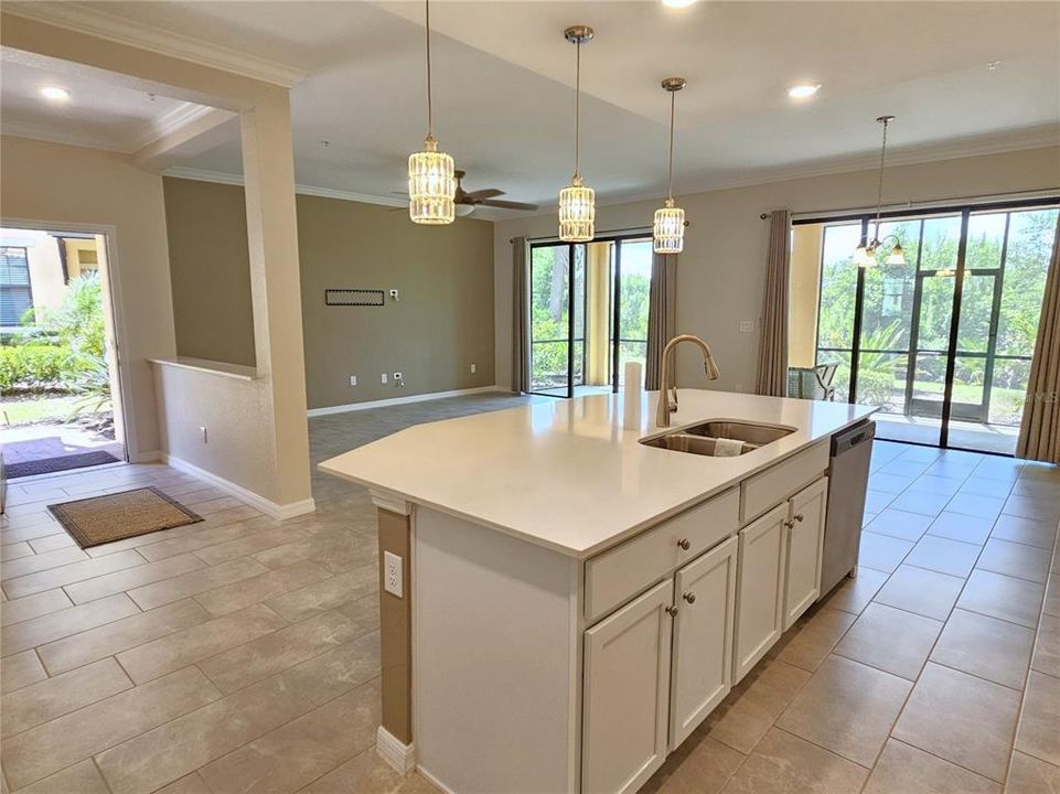For Rent: $2,200 (2 beds, 2 baths, 1595 Square Feet)