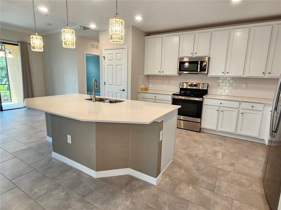 For Rent: $2,200 (2 beds, 2 baths, 1595 Square Feet)