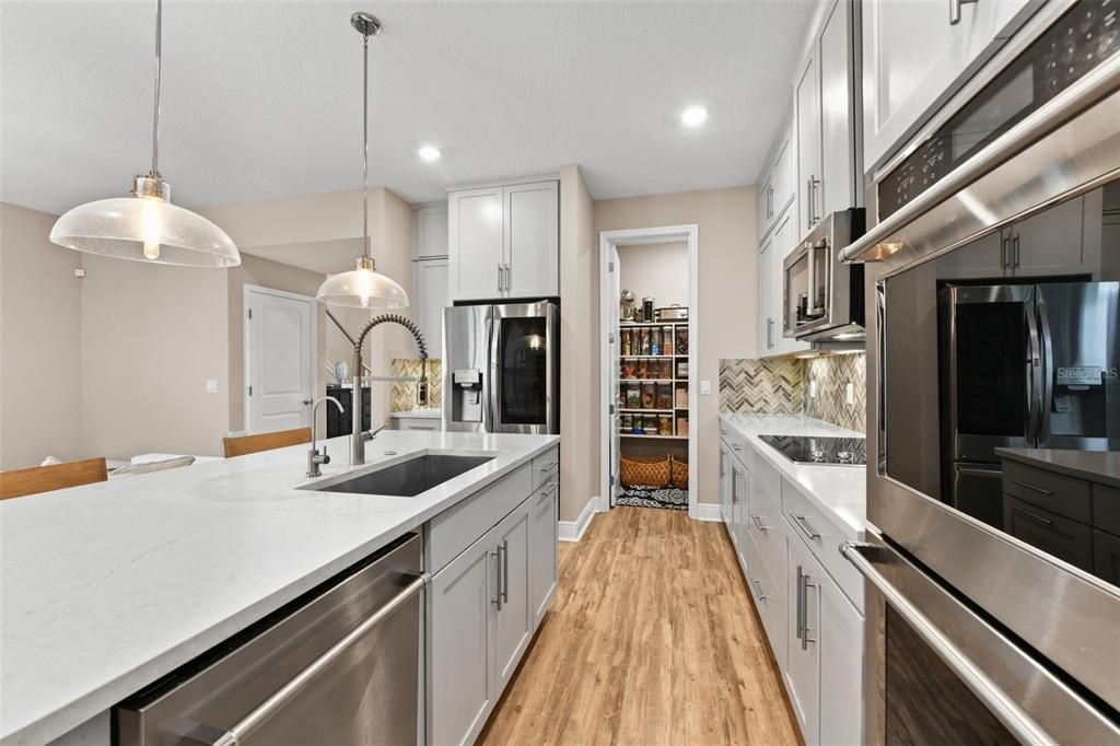 En Venta: $595,000 (3 camas, 2 baños, 1945 Pies cuadrados)
