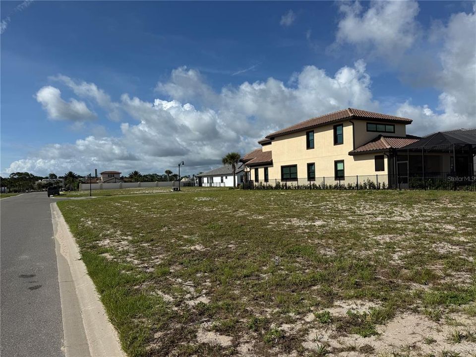 待售: $159,900 (0.17 acres)