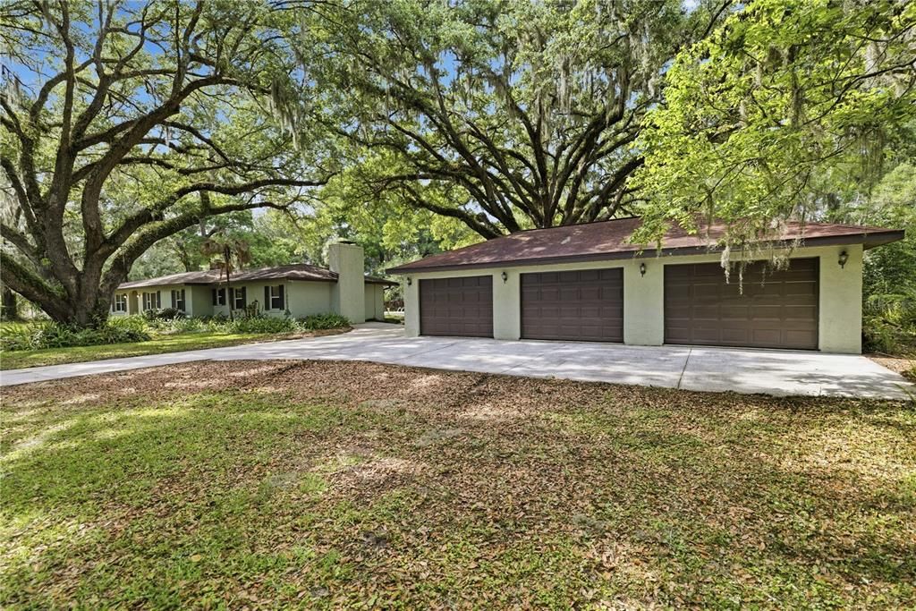 For Sale: $349,999 (3 beds, 2 baths, 1944 Square Feet)