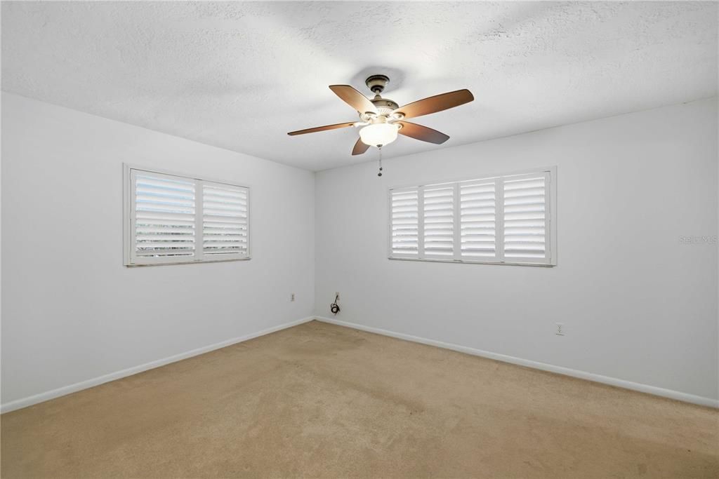 For Sale: $349,999 (3 beds, 2 baths, 1944 Square Feet)