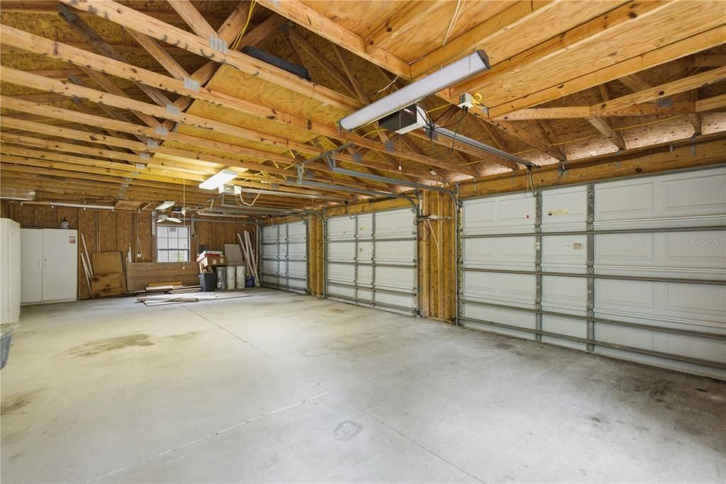 For Sale: $349,999 (3 beds, 2 baths, 1944 Square Feet)