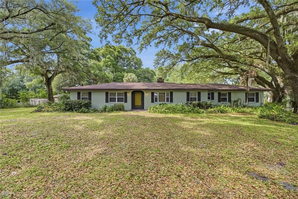 For Sale: $349,999 (3 beds, 2 baths, 1944 Square Feet)