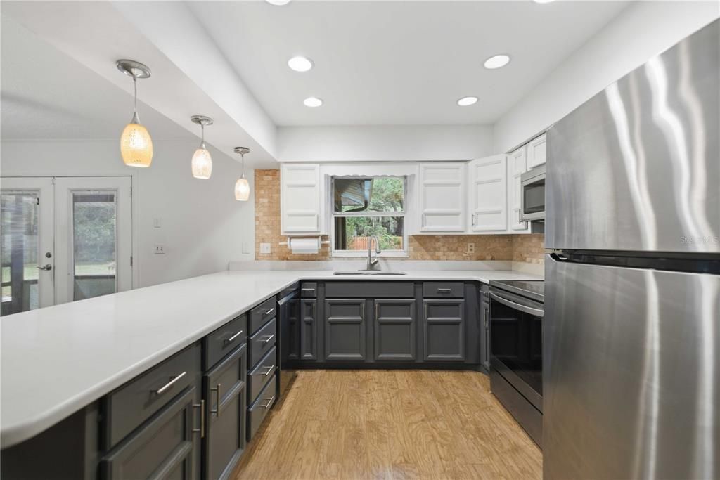 For Sale: $349,999 (3 beds, 2 baths, 1944 Square Feet)