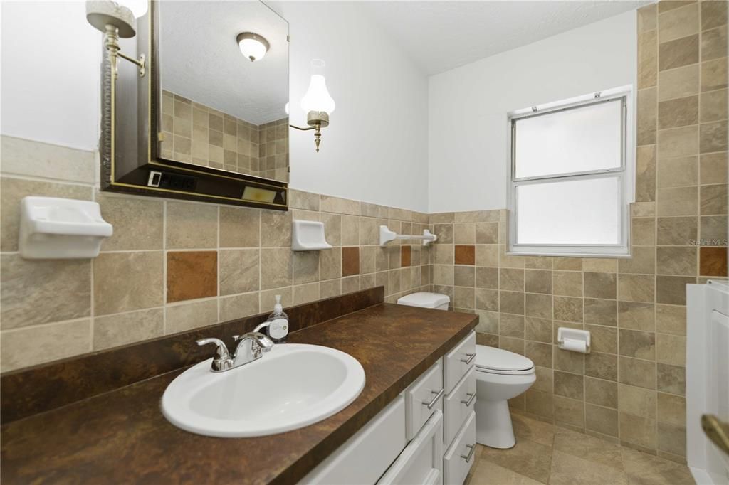 For Sale: $349,999 (3 beds, 2 baths, 1944 Square Feet)