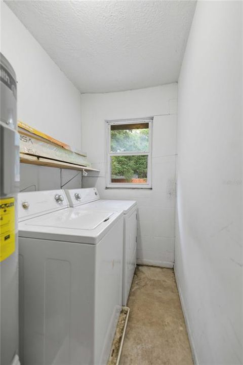 For Sale: $349,999 (3 beds, 2 baths, 1944 Square Feet)