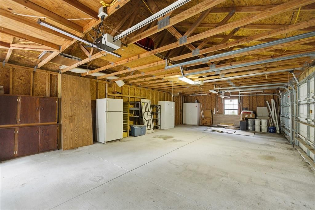For Sale: $349,999 (3 beds, 2 baths, 1944 Square Feet)