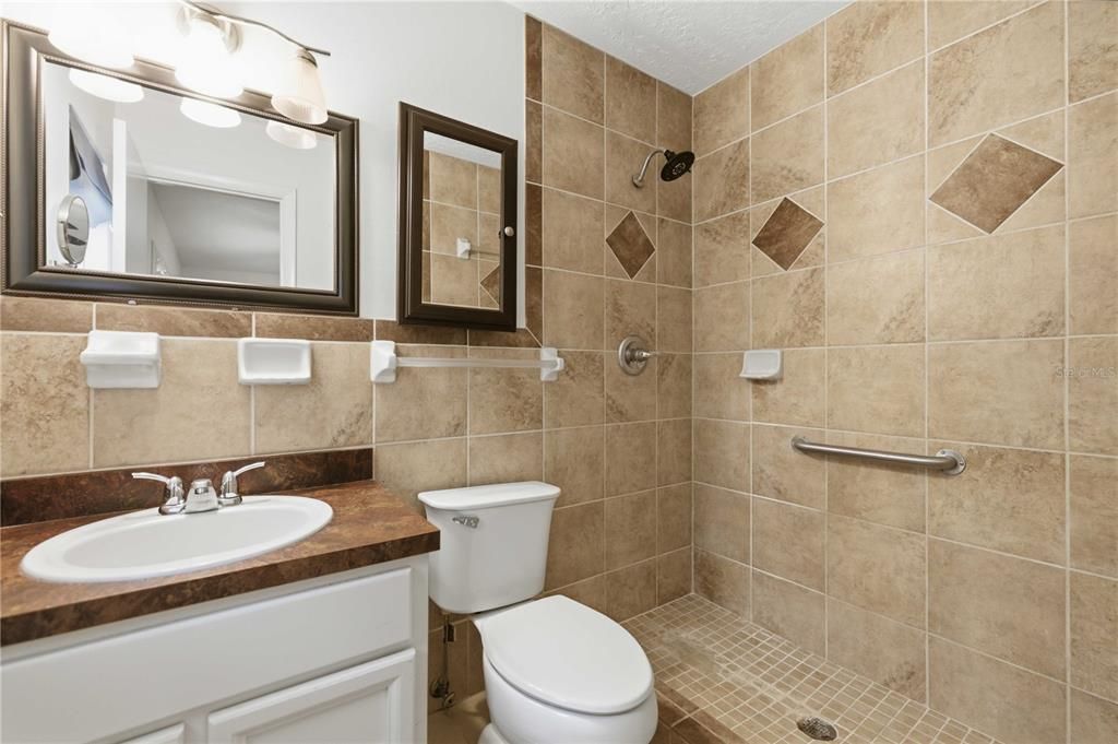 For Sale: $349,999 (3 beds, 2 baths, 1944 Square Feet)
