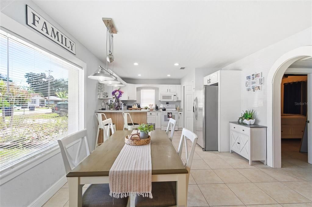 En Venta: $554,900 (4 camas, 3 baños, 2033 Pies cuadrados)